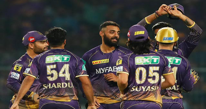 শেষ ওভারে নায়ক বরুণ, হায়দরাবাদকে হারালো কলকাতা