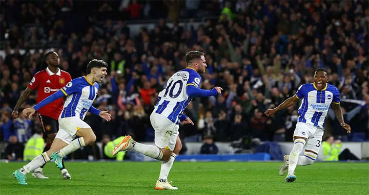 শেষের ভুলে পয়েন্ট হারাল ম্যান ইউ