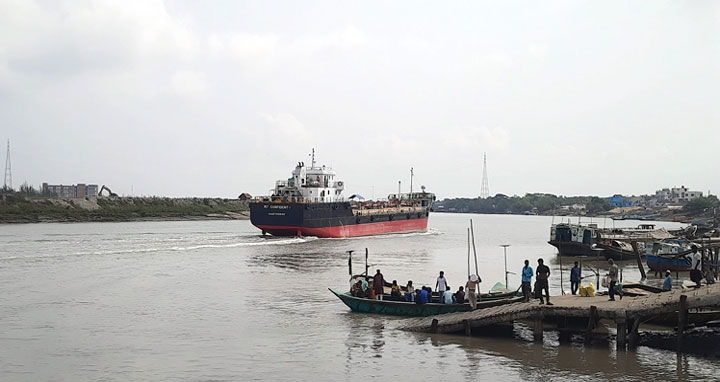 ঘূর্ণিঝড় ‘মোখা’র প্রভাবে সাগর উত্তাল, বেড়েছে নদ-নদীর পানি
