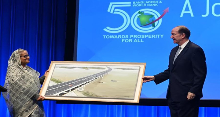 বিশ্বব্যাংক প্রেসিডেন্টকে পদ্মাসেতুর ছবি উপহার দিলেন প্রধানমন্ত্রী