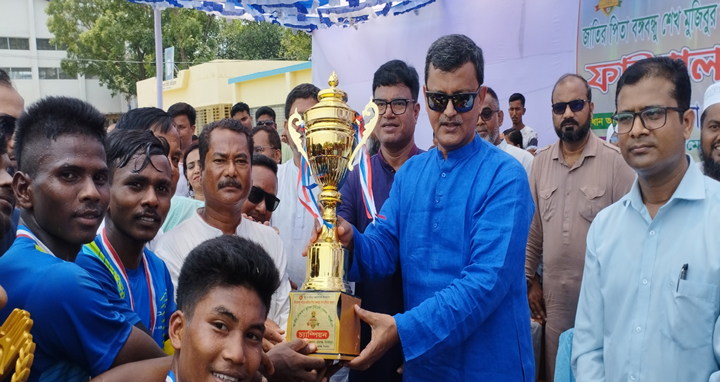 বঙ্গবন্ধুর আদর্শকে ধারণ করে দেশকে এগিয়ে নিতে হতে : নৌপ্রতিমন্ত্রী