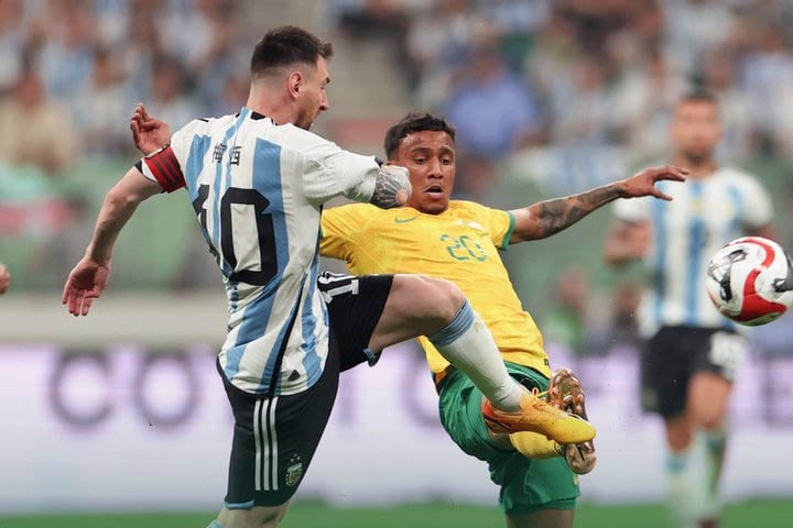 দুই মিনিটেই মেসির গোল