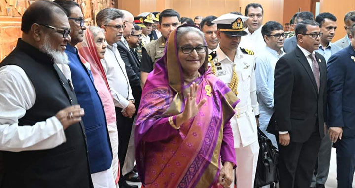 সুইজারল্যান্ডের উদ্দেশে ঢাকা ছাড়লেন প্রধানমন্ত্রী