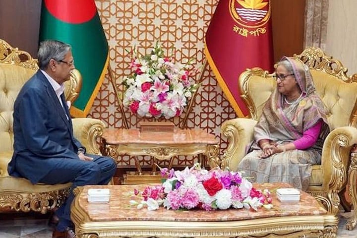 বঙ্গভবনে রাষ্ট্রপতির সঙ্গে প্রধানমন্ত্রীর সাক্ষাৎ