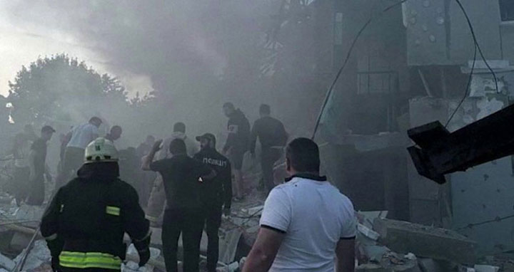 ইউক্রেনের দিনিপ্রোতে রুশ হামলা, আহত ২০