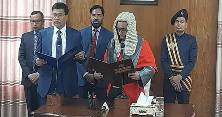 নতুন সিএজি নুরুল ইসলামের শপথ গ্রহণ