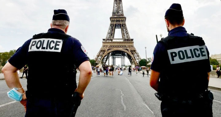 ফ্রান্সে ফোনে নজরদারির অনুমতি পেল পুলিশ