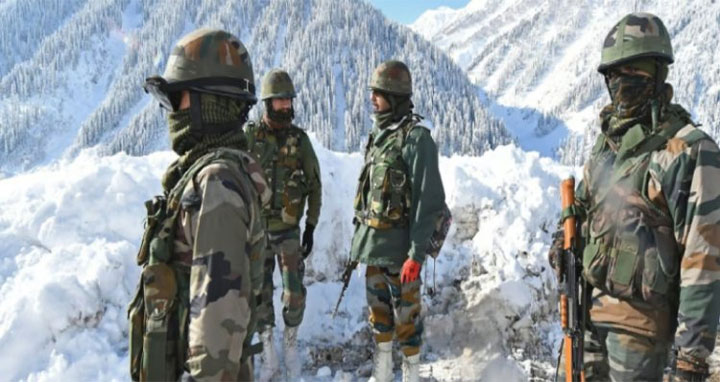 লাদাখের চীনা সীমান্তে ভারতীয় সেনাবাহিনীর বিশেষ মহড়া