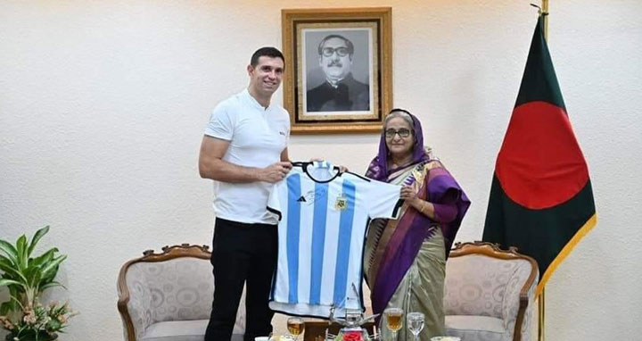 প্রধানমন্ত্রীর সঙ্গে সৌজন্য সাক্ষাৎ করলেন মার্টিনেজ