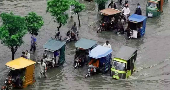 পাকিস্তানে ভারী বর্ষণে নিহত বেড়ে ৭৬