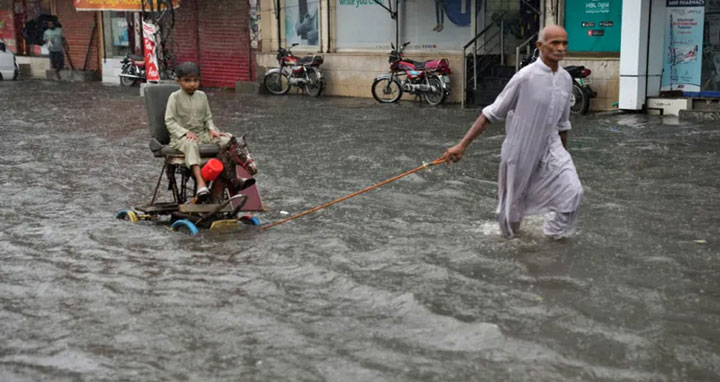 পাকিস্তানে ভয়াবহ বৃষ্টিতে দুই সপ্তাহে ৫০ জনের মৃত্যু