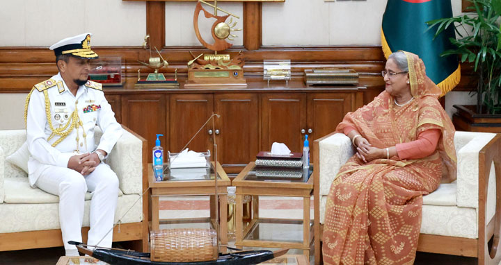 প্রধানমন্ত্রীর সঙ্গে নবনিযুক্ত নৌবাহিনী প্রধানের সৌজন্য সাক্ষাৎ