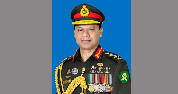 হজ পালন শেষে দেশে ফিরেছেন সেনাপ্রধান