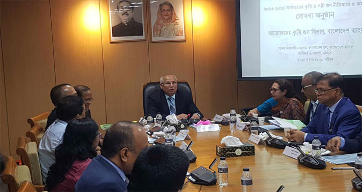 চলতি অর্থবছরে কৃষকদের ৩৫ হাজার কোটি টাকা ঋণ দেবে ব্যাংক