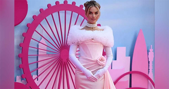 ১০০ কোটি ডলার আয় ‘বার্বি’র