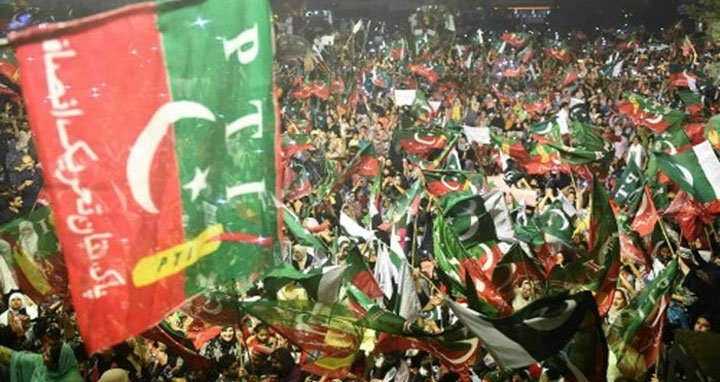 ইমরান খানের গ্রেপ্তারের প্রতিবাদে পিটিআইয়ের বিক্ষোভ