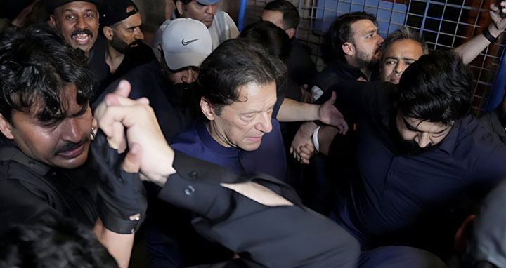 আরও এক মামলায় ফেঁসে যাচ্ছেন ইমরান খান