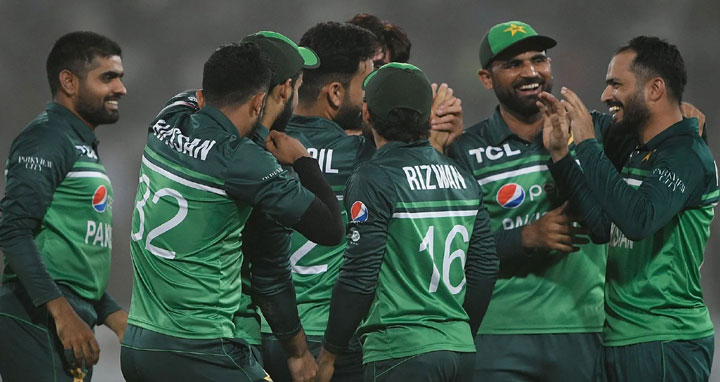 চমক রেখে ১৫ সদস্যের শক্তিশালী দল ঘোষণা পাকিস্তানের