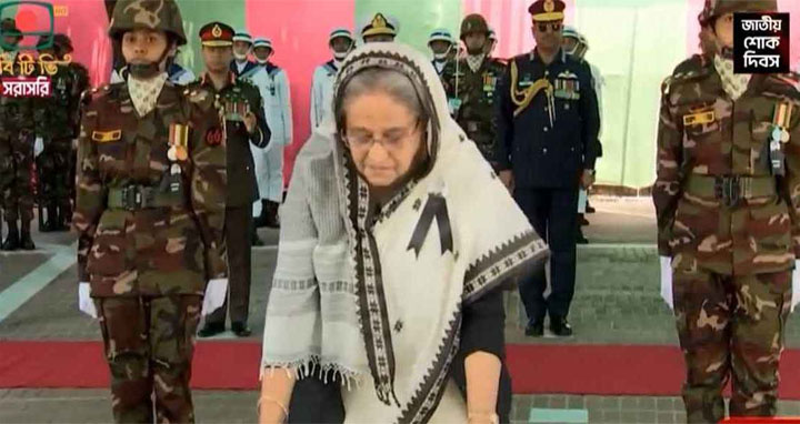 বঙ্গবন্ধুর সমাধিতে প্রধানমন্ত্রীর শ্রদ্ধা