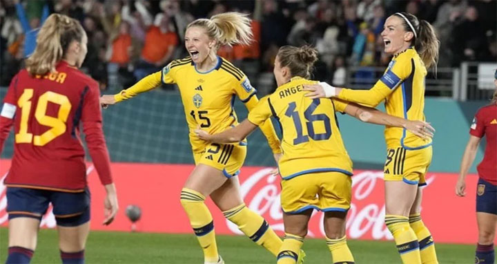 বিশ্ব চ্যাম্পিয়ন স্পেনকে হটিয়ে র‌্যাঙ্কিংয়ের শীর্ষে সুইডেন