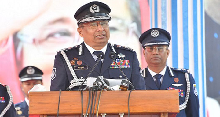 বাইরের কোনো চাপ অনুভব করছি না : আইজিপি