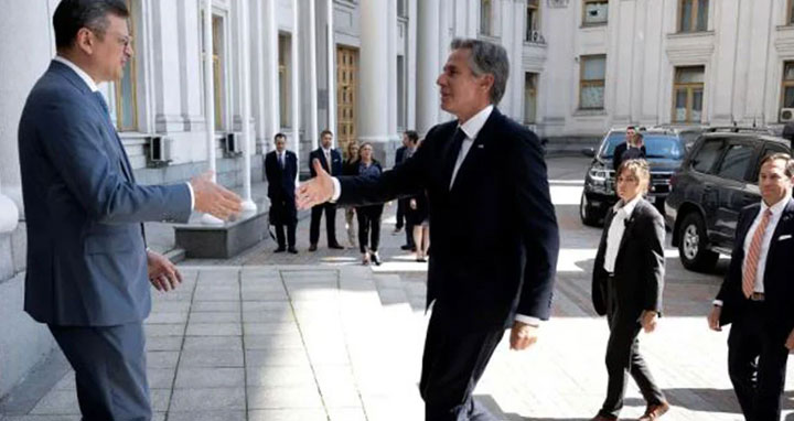 ঝটিকা সফরে কিয়েভে মার্কিন পররাষ্ট্রমন্ত্রী