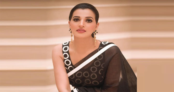 ট্রল করলে মানহানি মামলার হুমকি বর্ষার