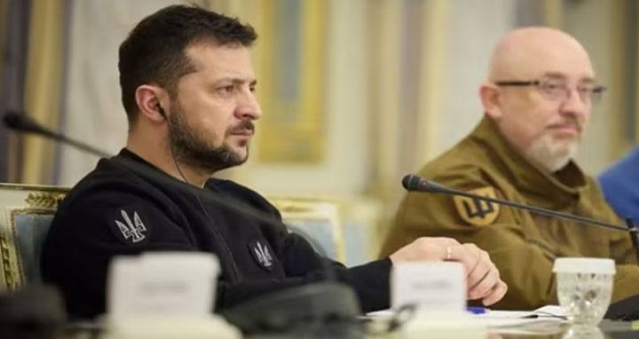 প্রতিরক্ষামন্ত্রীকে পদ থেকে সরালেন জেলেনস্কি