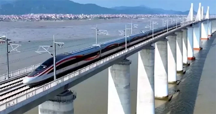 চীনে সমুদ্রের ওপর দিয়ে প্রথম হাইস্পিড ট্রেন চালু