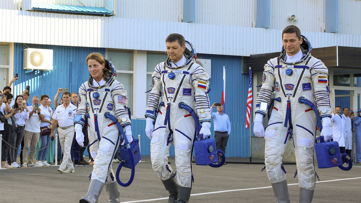 আন্তর্জাতিক মহাকাশ স্টেশনে একসঙ্গে রুশ-মার্কিন নভোচারী