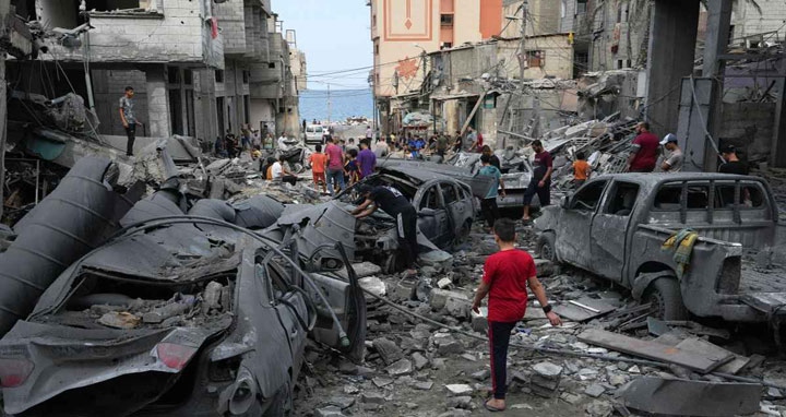 গাজায় রাতভর ইসরায়েলের বোমা হামলা