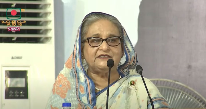 নিজ গুণেই নারীদের অধিকার আদায় করতে হবে : প্রধানমন্ত্রী