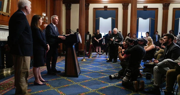 শেষ মুহূর্তের চুক্তিতে শাটডাউন এড়ালো যুক্তরাষ্ট্র