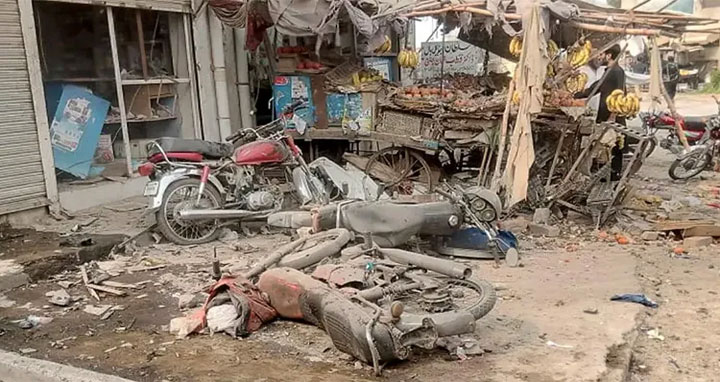 পাকিস্তানে ৪৮ ঘণ্টায় চার জঙ্গি হামলায় ১৭ সেনা নিহত