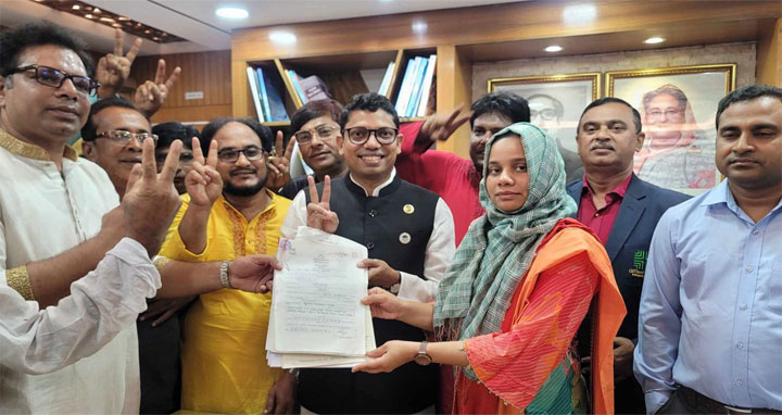 মনোনয়নপত্র জমা দিলেন জুনাইদ আহমেদ পলক