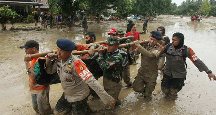 ইন্দোনেশিয়ায় বন্যা ও ভূমিধসে নিখোঁজ ১০
