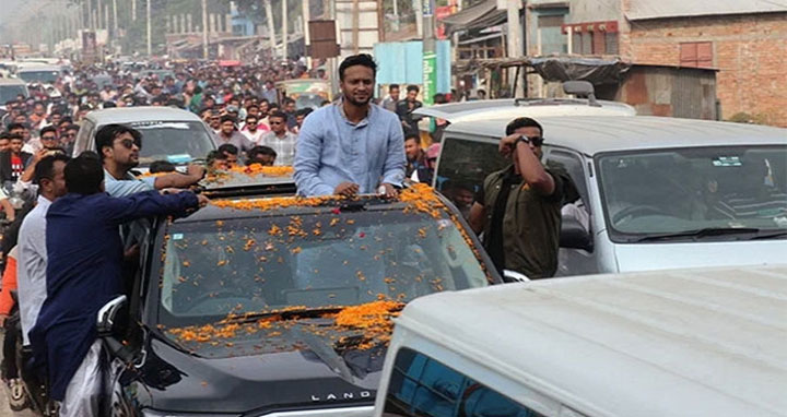 সাকিব আল হাসানকে সতর্ক করলো ইসি