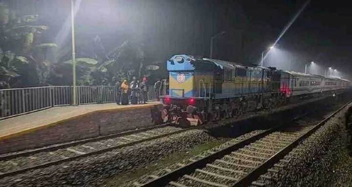 ফের নাশকতা : দুর্ঘটনা থেকে রক্ষা পেল ‘সীমান্ত এক্সপ্রেস’