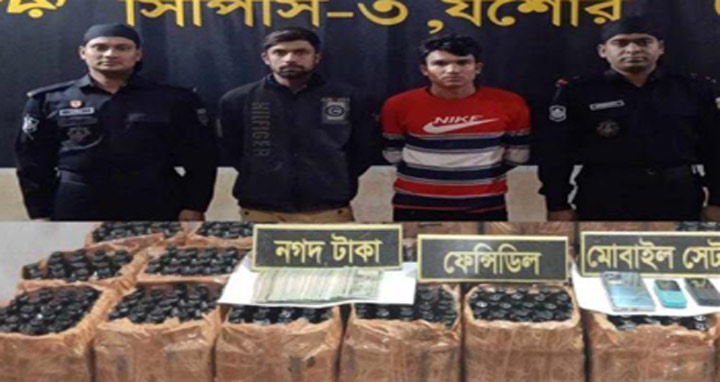 বেনাপোলে ৭০০ বোতল ফেন্সিডিলসহ আটক ২