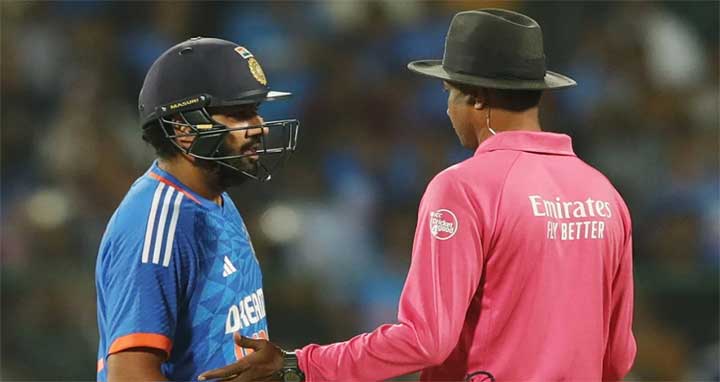 আম্পায়ারে ভুলে ব্যাটিংয়ের সুযোগ পান রোহিত!