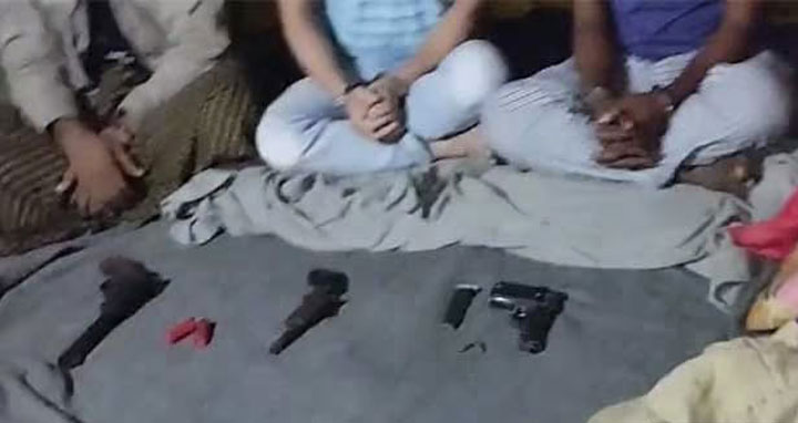 কক্সবাজারে রোহিঙ্গা ক্যাম্পে অস্ত্রসহ আরসার ৩ সদস্য গ্রেপ্তার