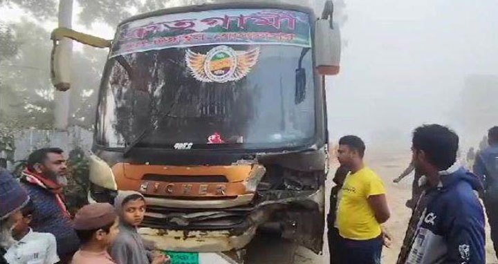 টাঙ্গাইলে বাসচাপায় প্রাণ গেল মা-ছেলের