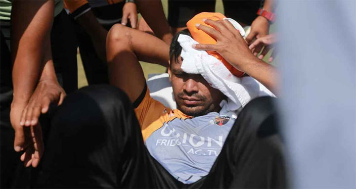 মাথায় বলের আঘাত লেগে হাসপাতালে মোস্তাফিজের