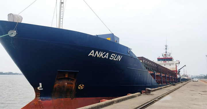 রূপপুর বিদ্যুৎকেন্দ্রের মালামাল নিয়ে ভানুয়াতুর জাহাজ মোংলায়