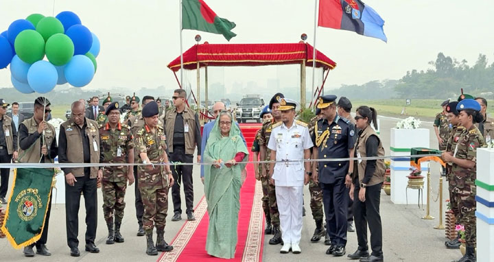 সমরাস্ত্র প্রদর্শনী উদ্বোধন প্রধানমন্ত্রীর
