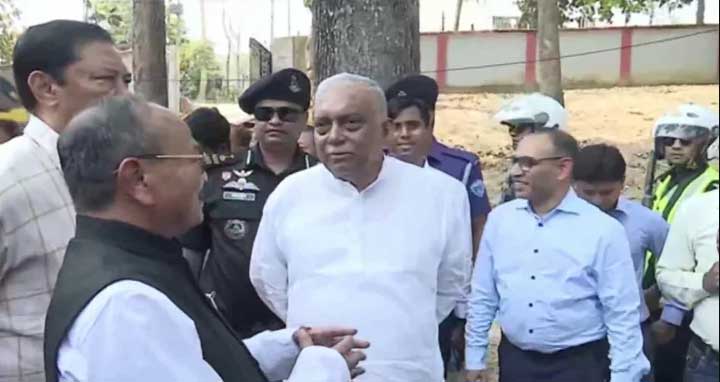 পরিস্থিতি পরিদর্শনে বান্দরবানের পৌঁছেছেন স্বরাষ্ট্রমন্ত্রী