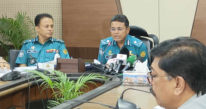 ঈদযাত্রায় বেশি ভাড়া নিলে কঠোর ব্যবস্থা : ডিএমপি কমিশনার