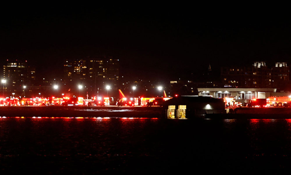 যুক্তরাষ্ট্রে মাঝ আকাশে উড়োজাহাজের সঙ্গে হেলিকপ্টারের সংঘর্ষ