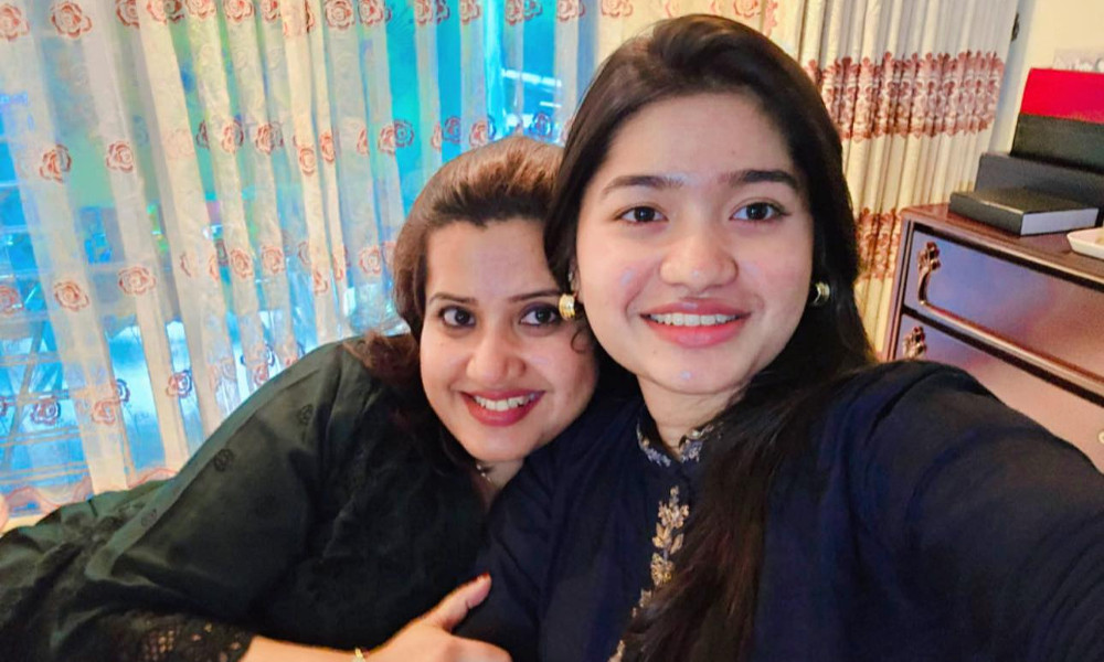 প্রশংসিত হচ্ছে ন্যান্সির কণ্ঠে মেয়ে রোদেলার গান