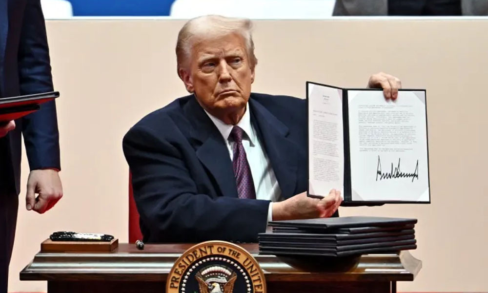 ট্রাম্পের ফেডারেল অনুদান বন্ধের আদেশ স্থগিত করলেন আদালত